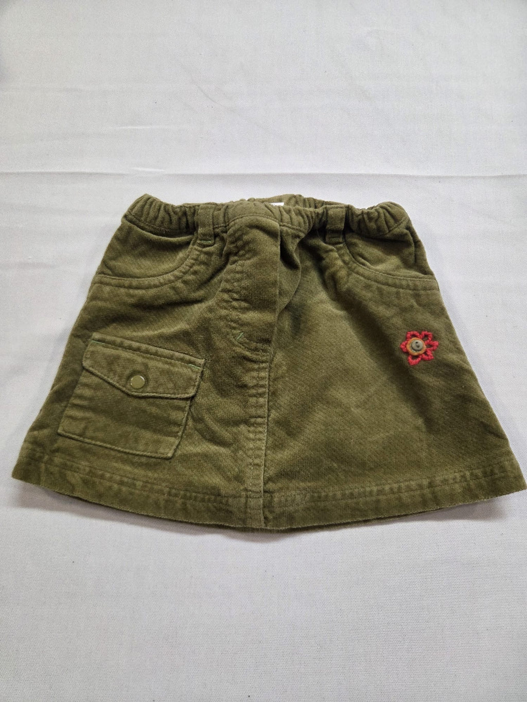Falda de pana verde caqui con detalle floral - 12M / 80 cm