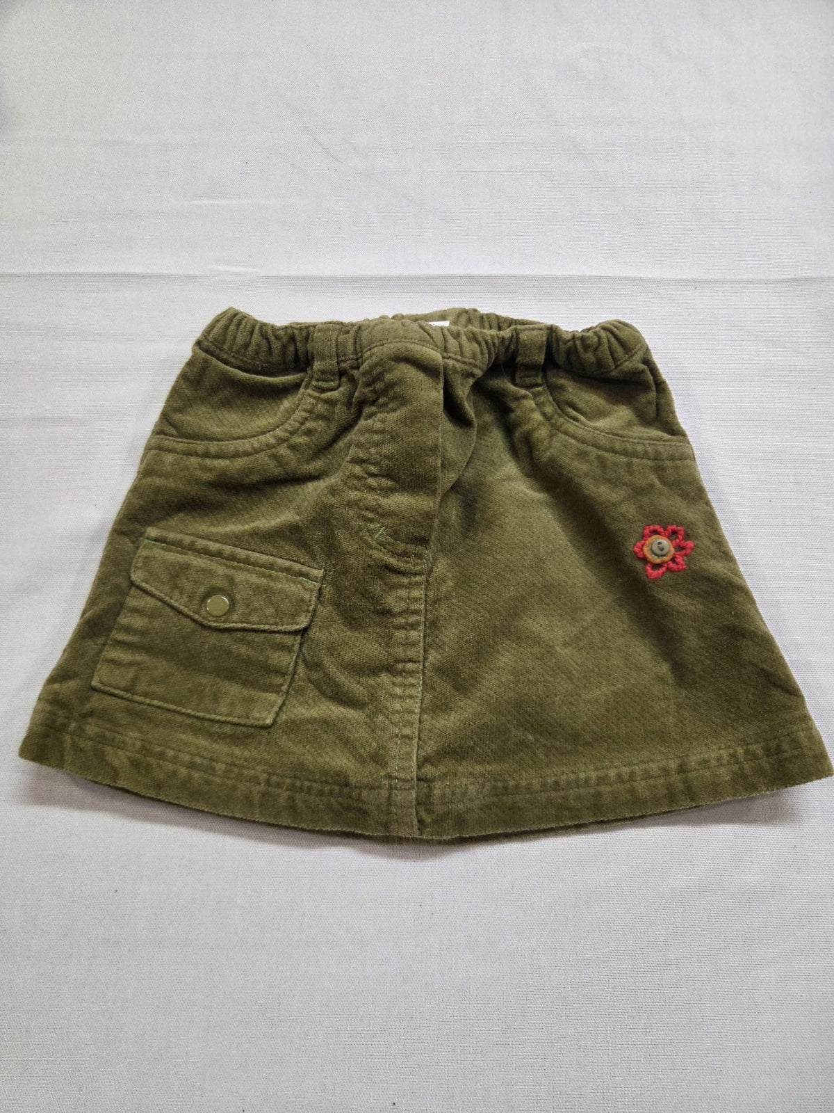 Falda de pana verde caqui con detalle floral - 12M / 80 cm