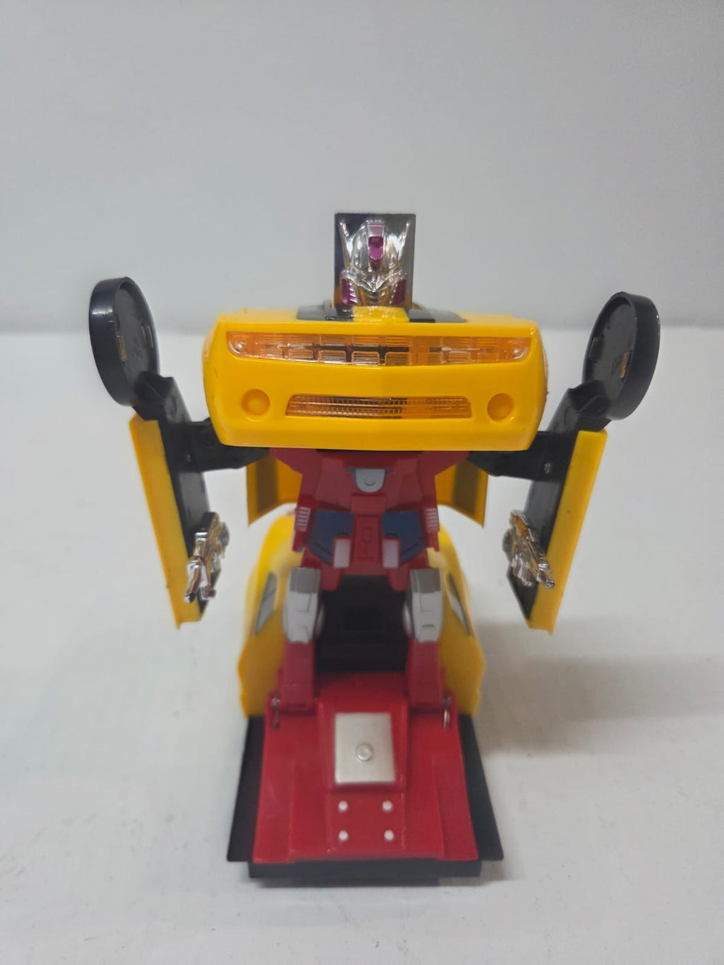 Auto Transformer Eléctrico con Luz LED y Sonido – Auto de Carreras Convertible en Robot