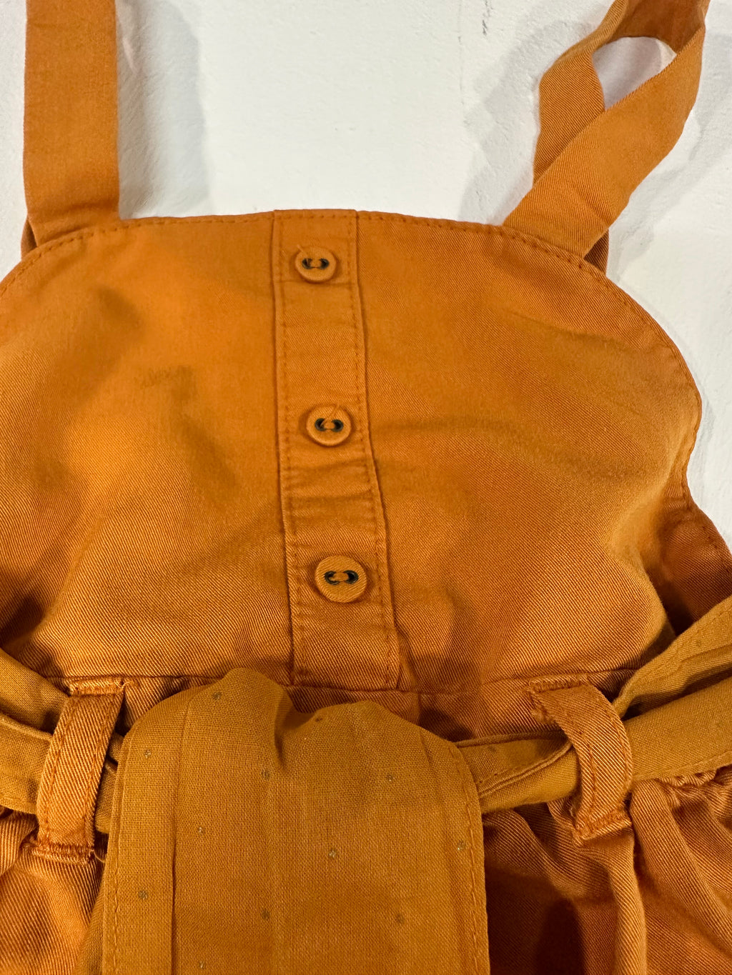 Vestido Pichi Bebé Niña Kiabi Talla 18 Meses (77-82 cm) - Color Mostaza / Teja con Cinturón