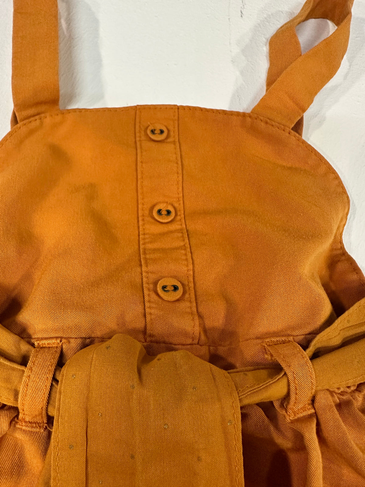 Vestido Pichi Bebé Niña Kiabi Talla 18 Meses (77-82 cm) - Color Mostaza / Teja con Cinturón