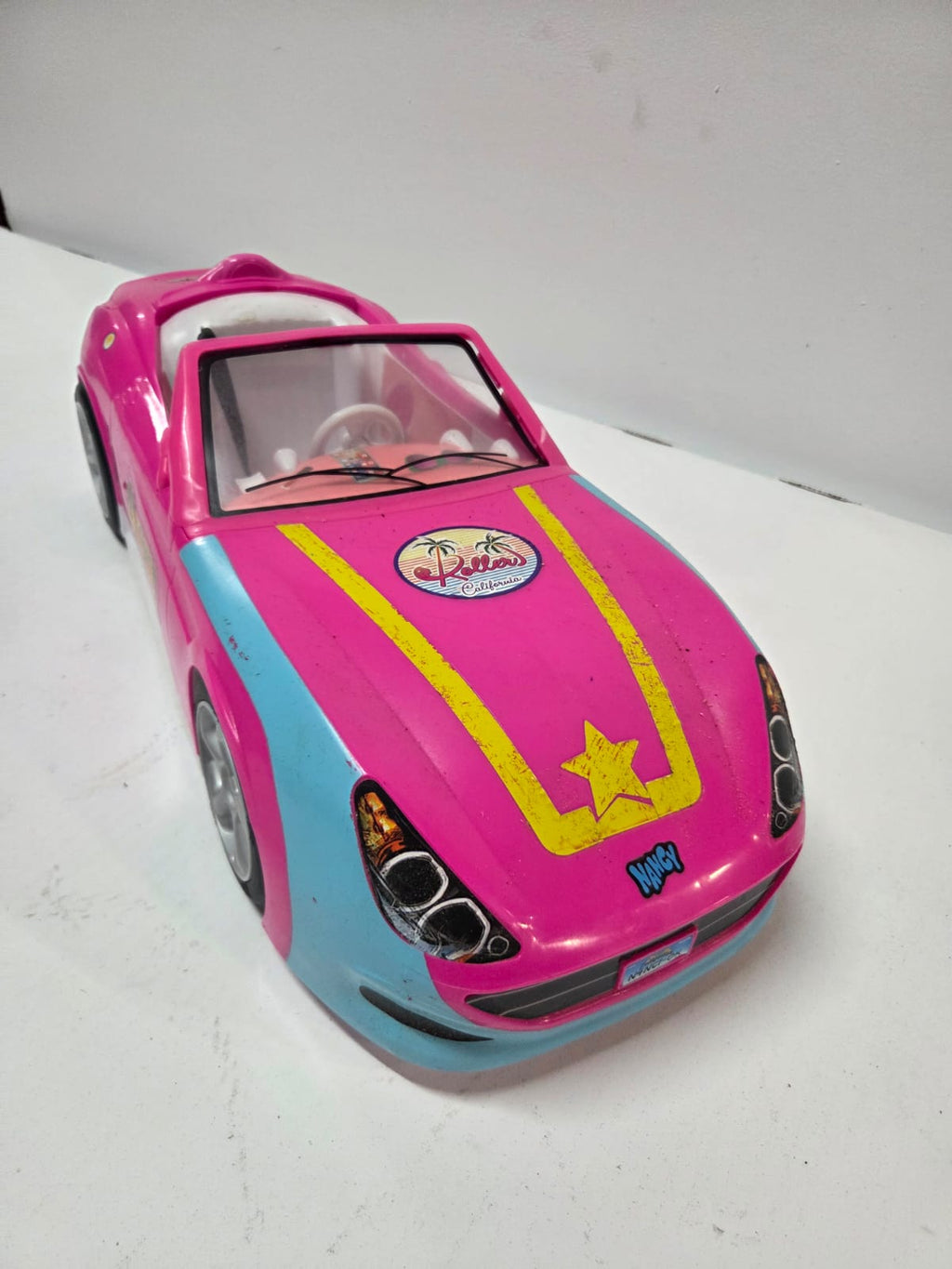 Coche Descapotable Rosa Nancy "Un Día en California" – Famosa (Segunda Mano)
