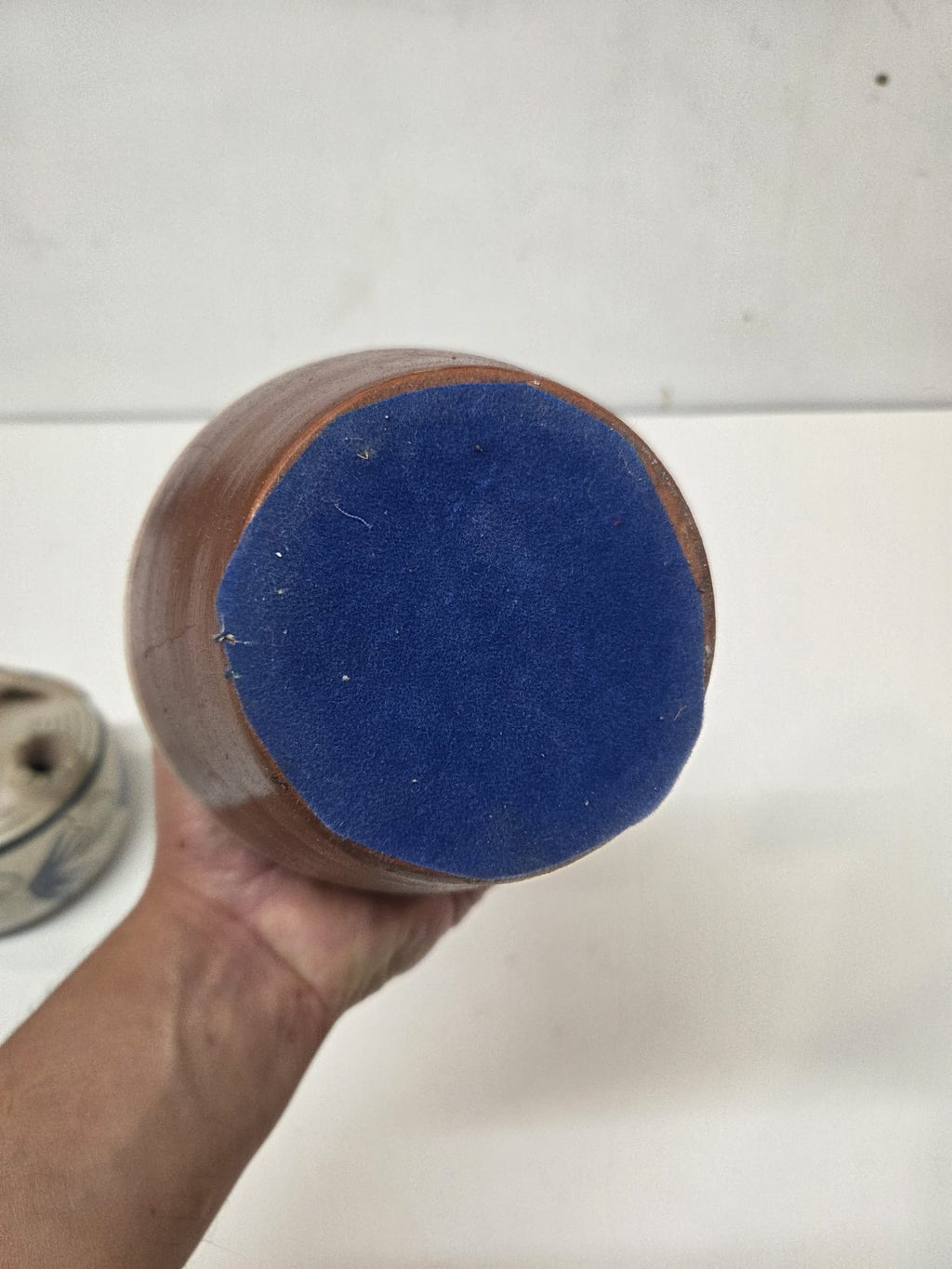 Jarrón Artesanal de Cerámica de Barro Pintado a Mano - Estilo Rústico Vintage (18 cm)