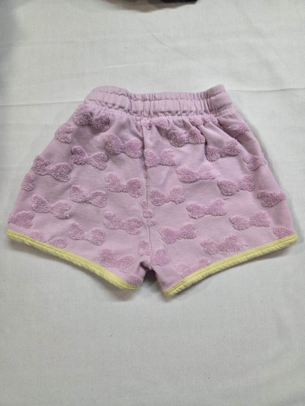 Shorts / Pantalón corto bebé niña Disney Baby rosa con lazos y detalles amarillos