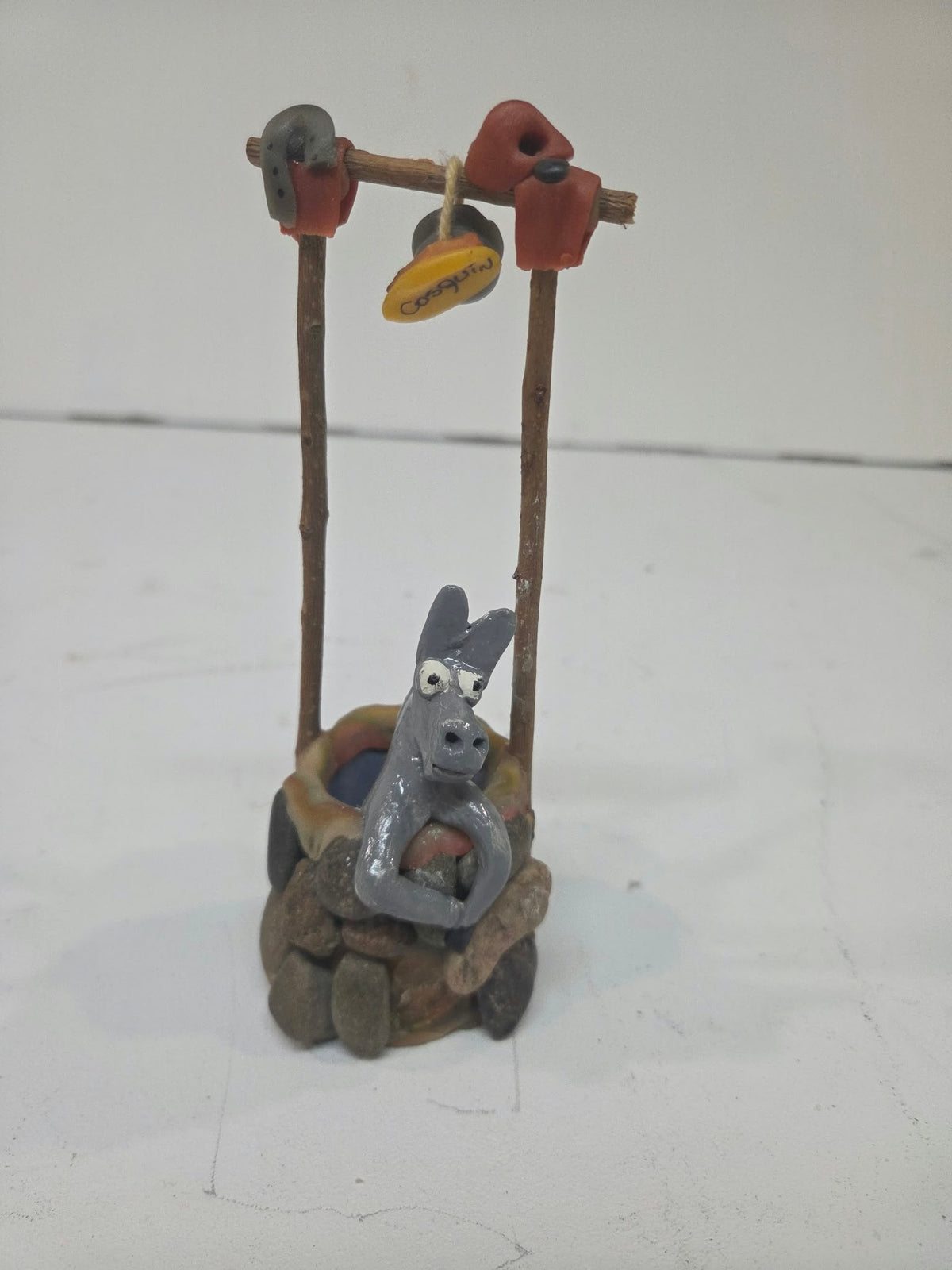 Figura Artesanal "Burro en el Pozo" – Souvenir de Cosquín (Córdoba) - 15 cm