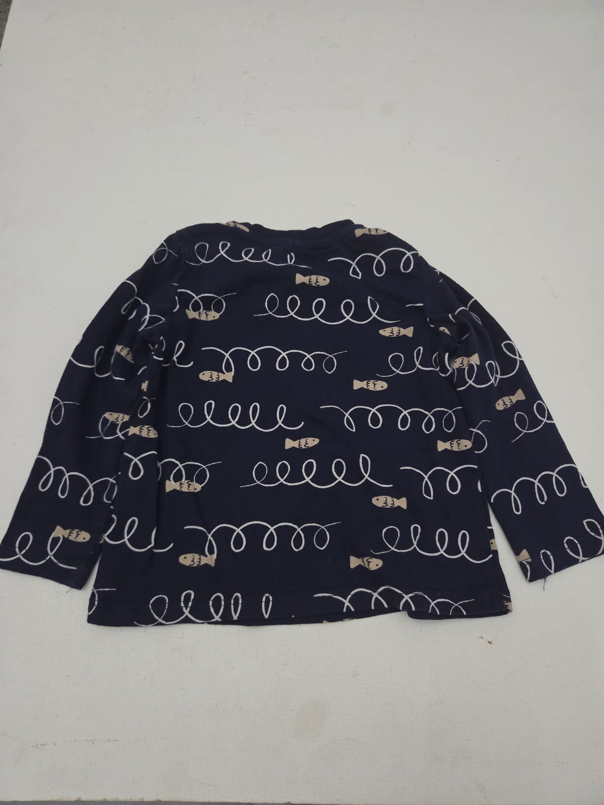 Camiseta de Manga Larga Azul Marino con Estampado de Peces