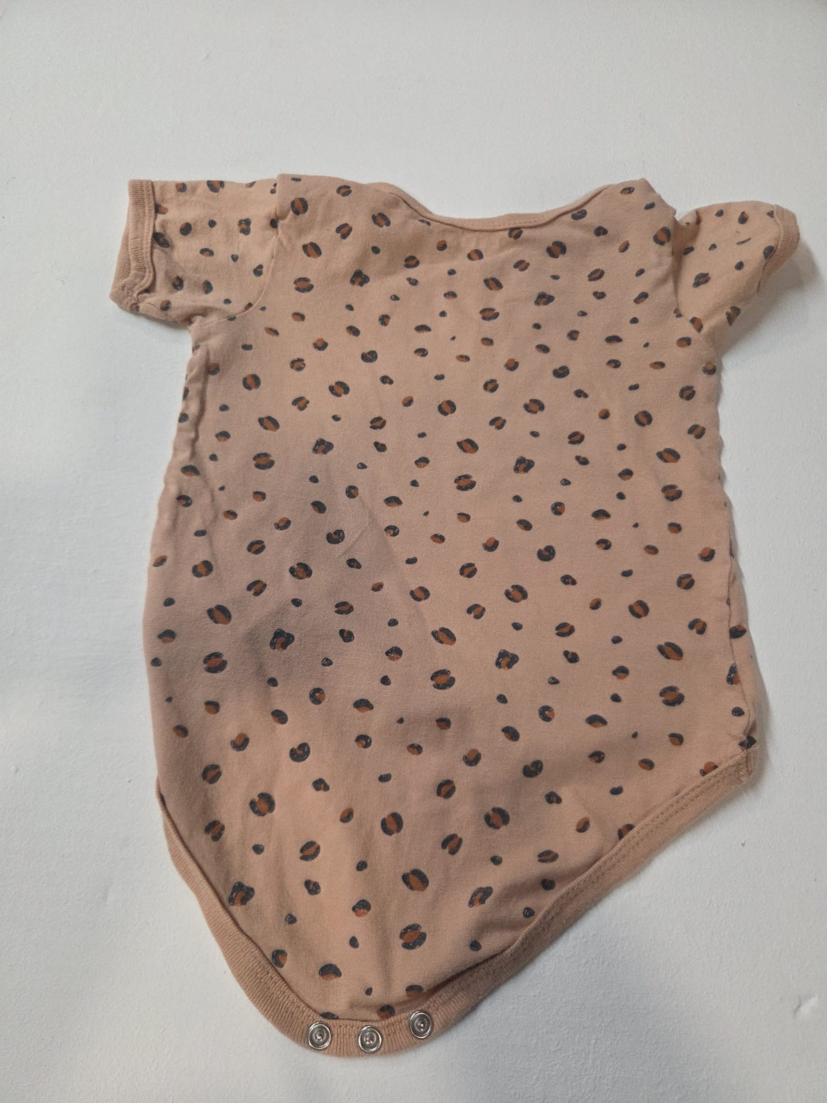 Body de bebé manga corta beige con estampado animal print – Talla 86/92 (Sweet & Soft)