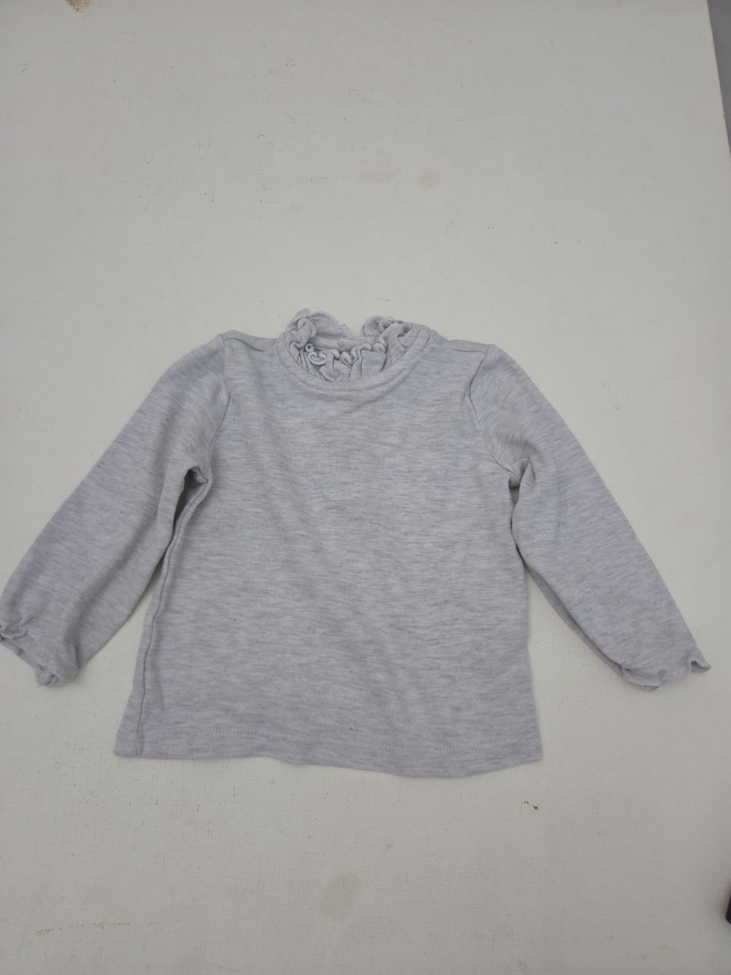 Camiseta / Top de Manga Larga Gris con Cuello Volado