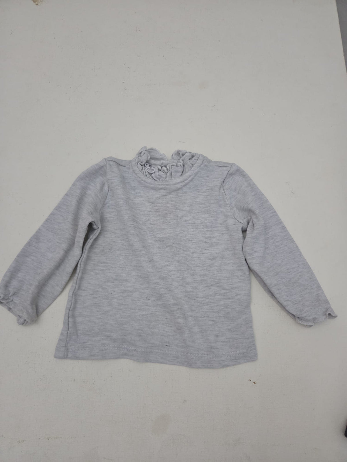 Camiseta / Top de Manga Larga Gris con Cuello Volado