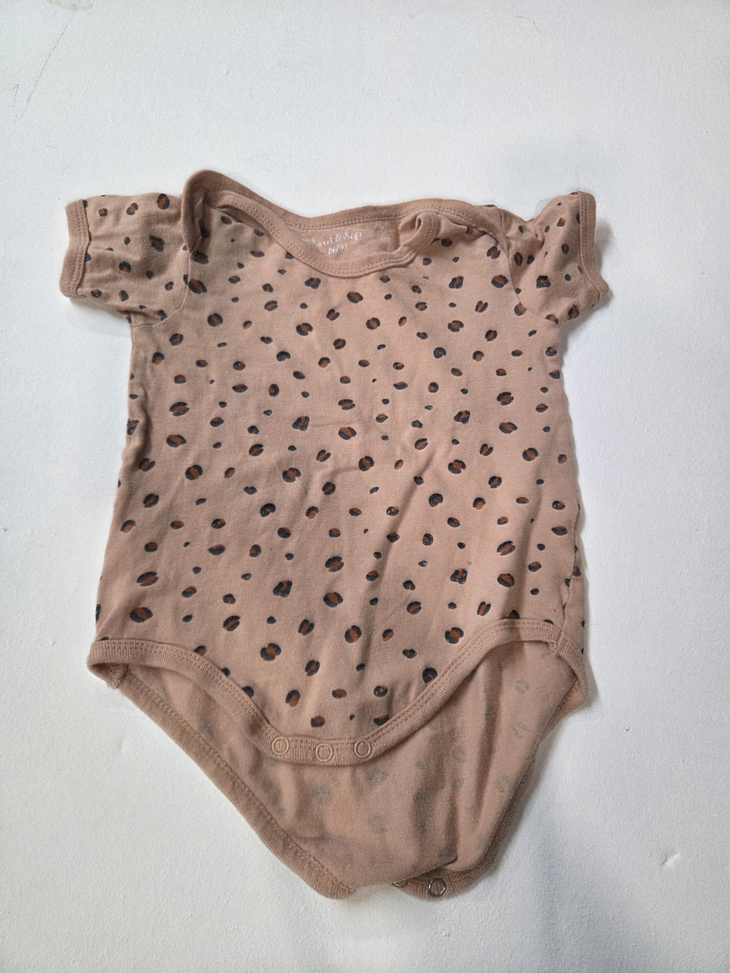 Body de bebé manga corta beige con estampado animal print – Talla 86/92 (Sweet & Soft)