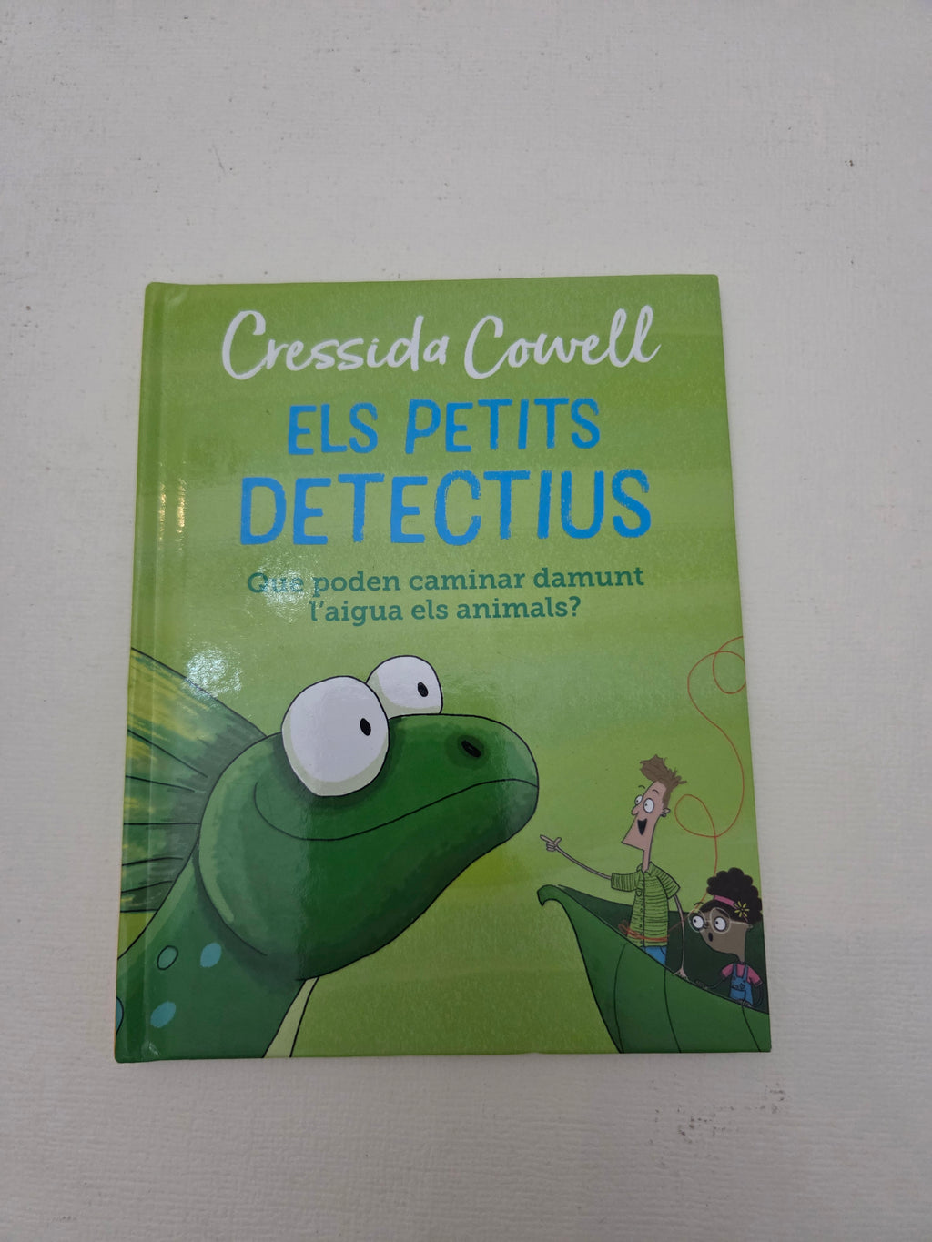Els Petits Detectius: ¿Pueden caminar sobre el agua los animales?" - Cressida Cowell