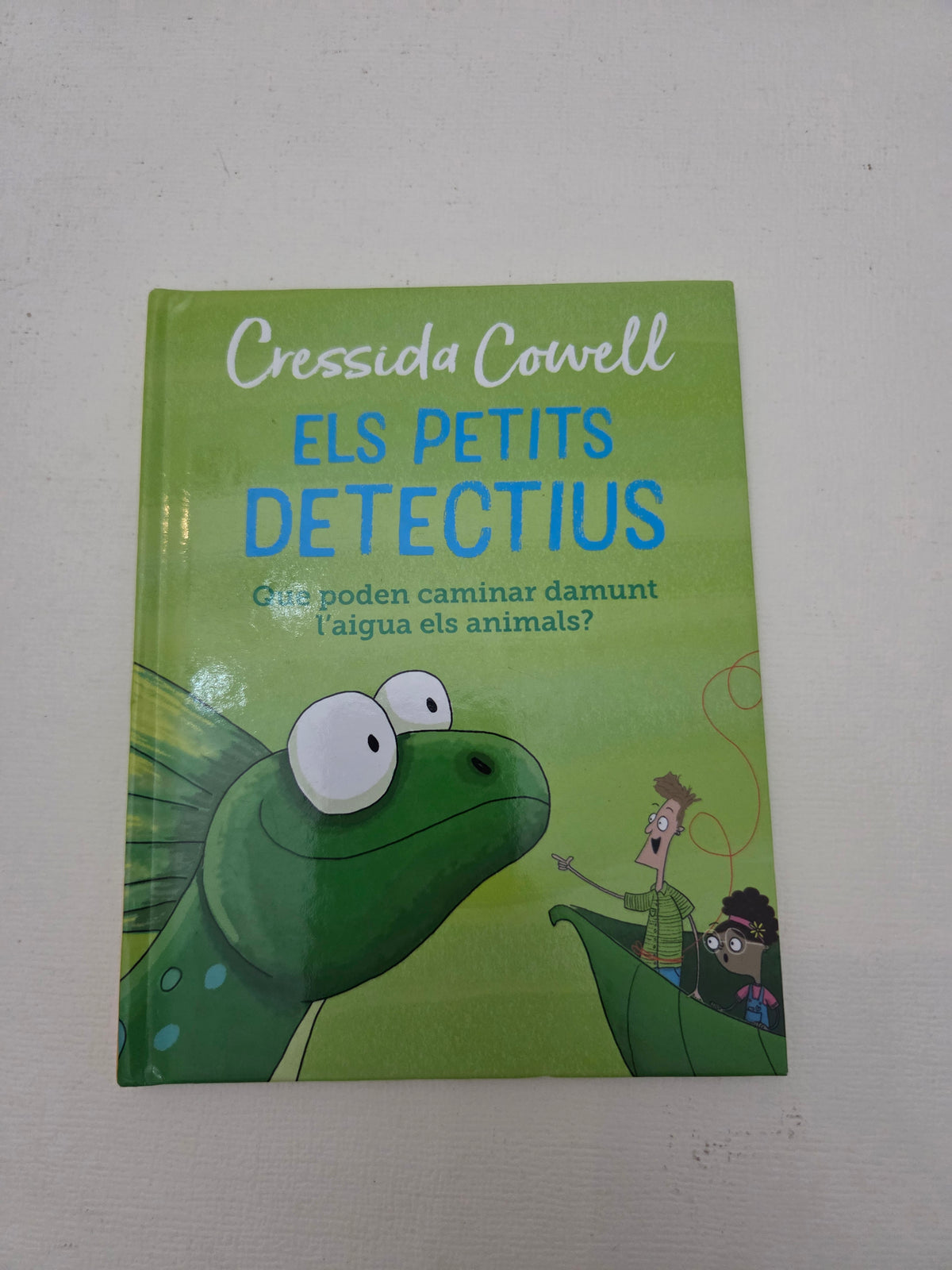 Els Petits Detectius: ¿Pueden caminar sobre el agua los animales?" - Cressida Cowell