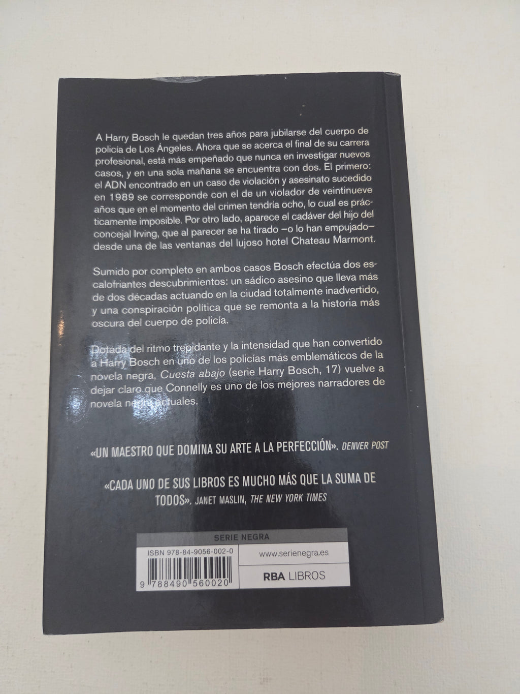 "Cuesta abajo" - Michael Connelly