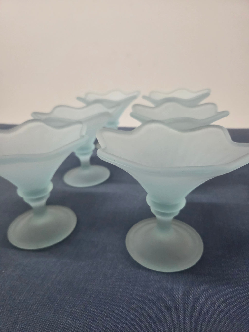 Set de 10 Copas de Cristal Satinado Azul Celeste – Diseño Tulipa Vintage