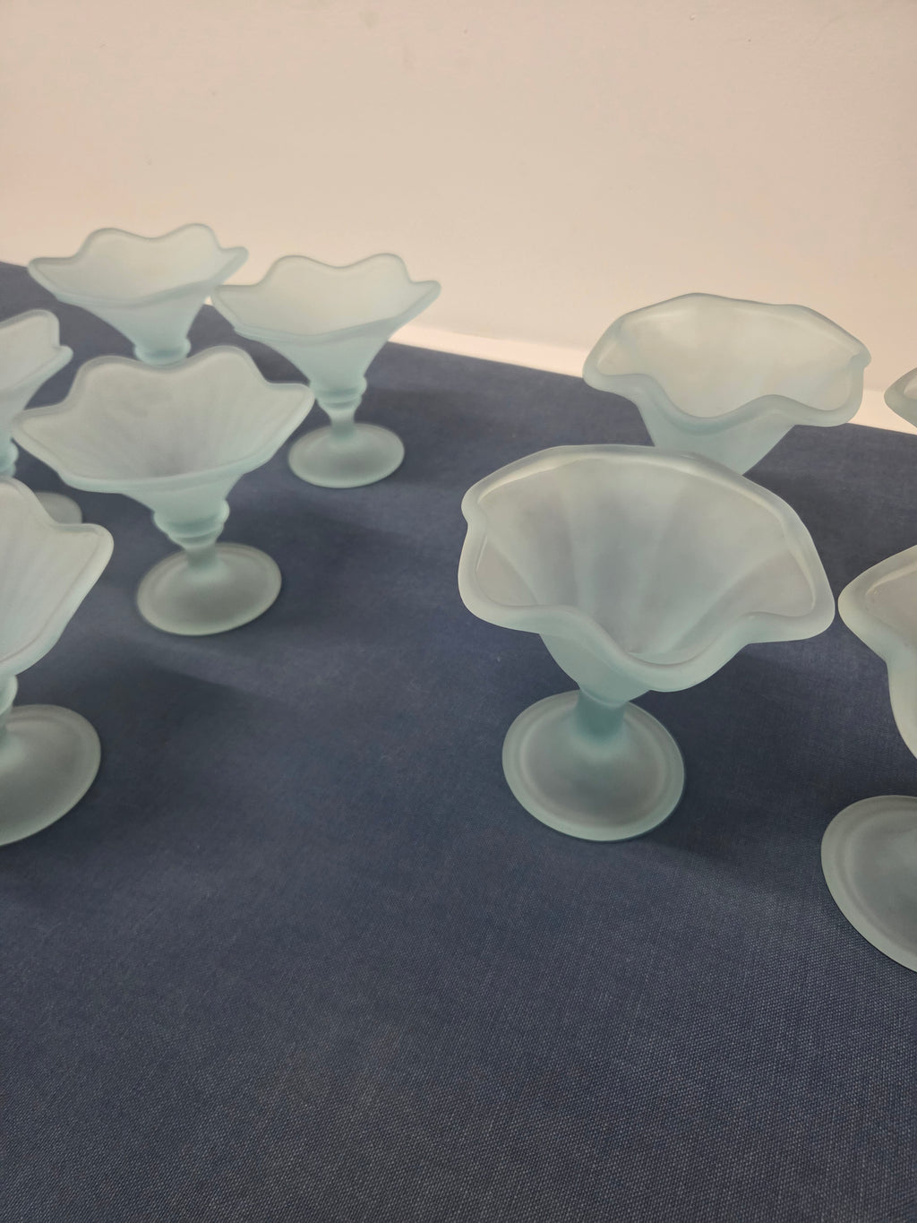 Set de 10 Copas de Cristal Satinado Azul Celeste – Diseño Tulipa Vintage