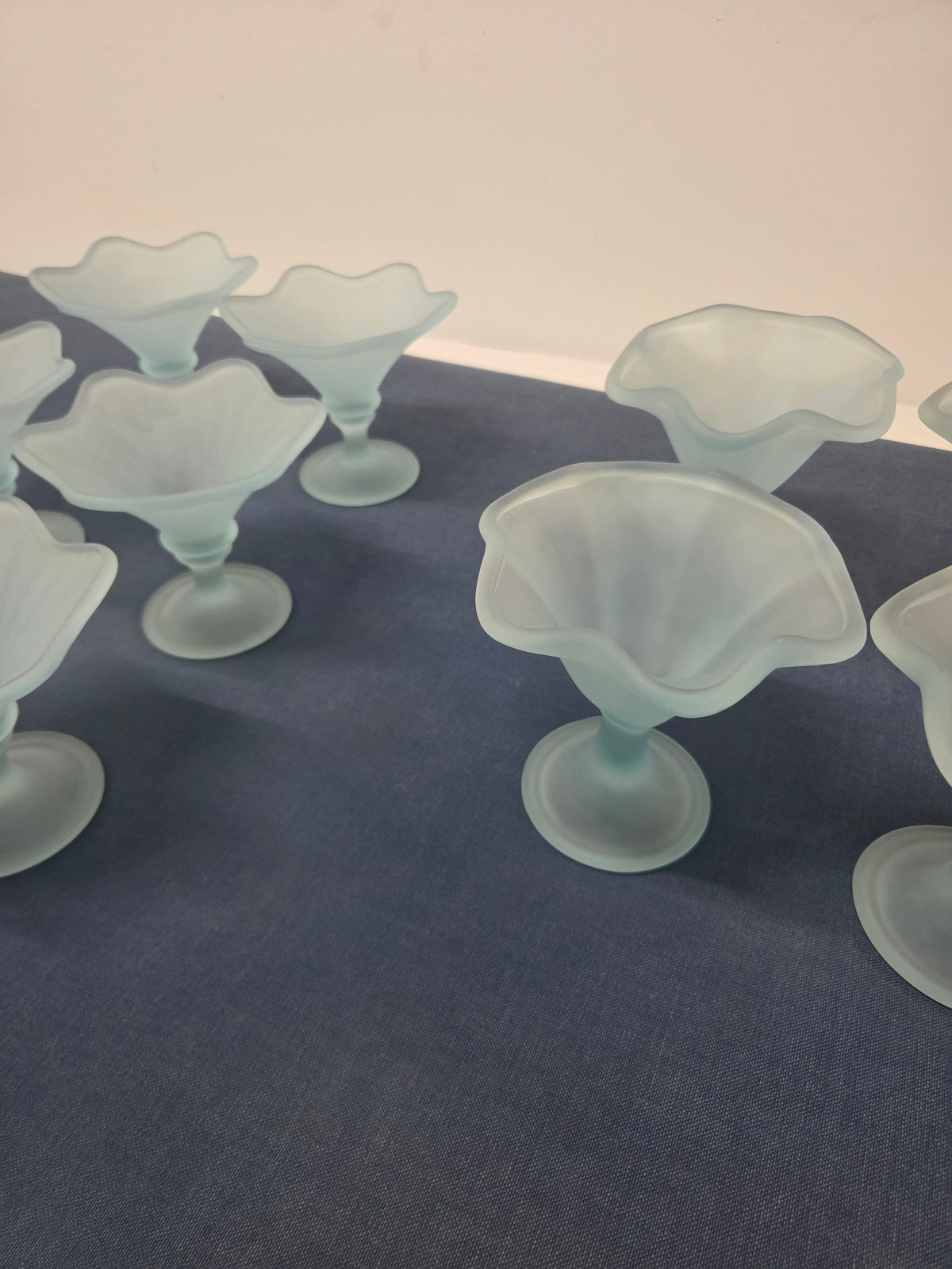 Set de 10 Copas de Cristal Satinado Azul Celeste – Diseño Tulipa Vintage