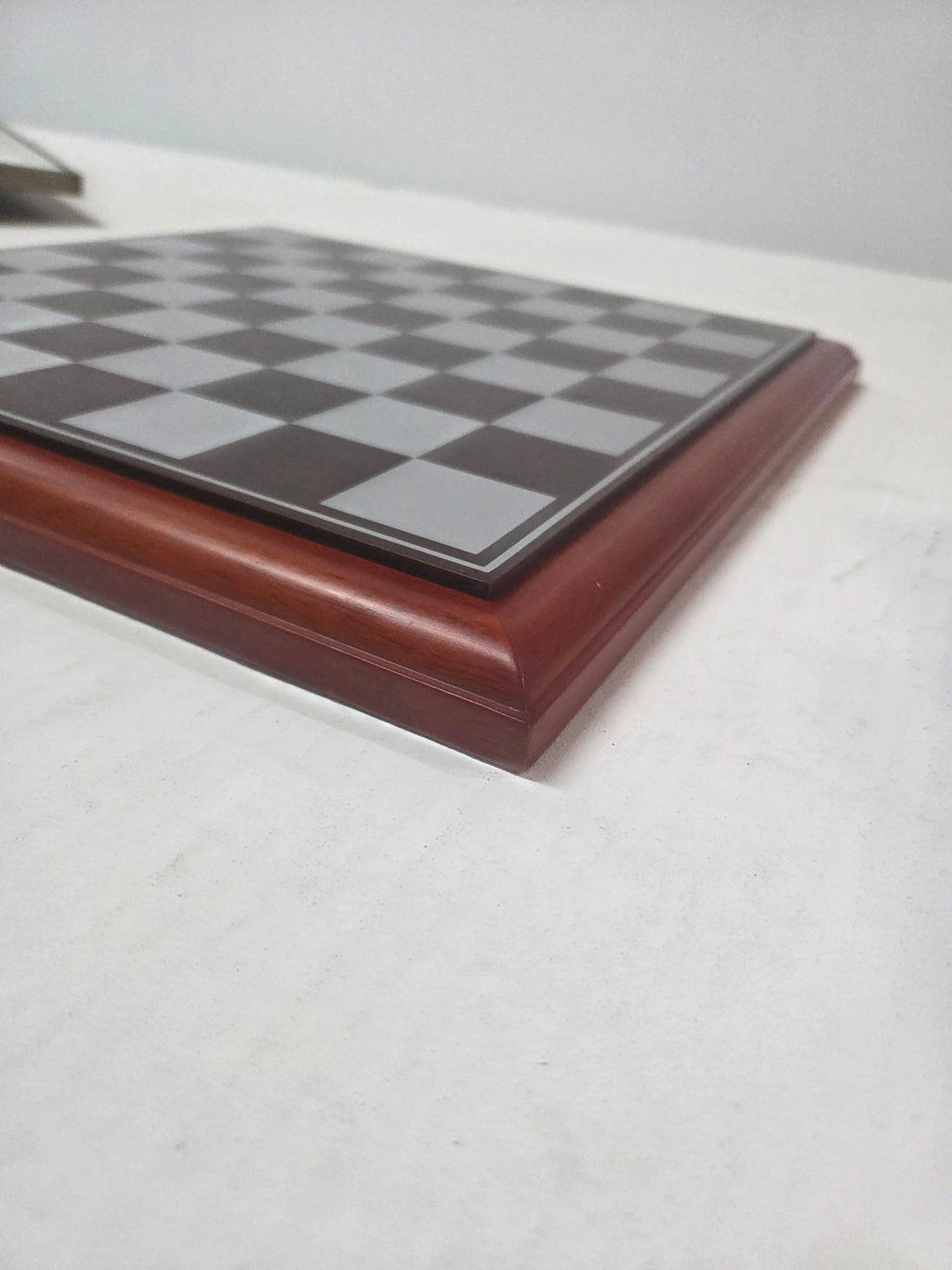 Tablero de Ajedrez con Marco de Madera Elegante