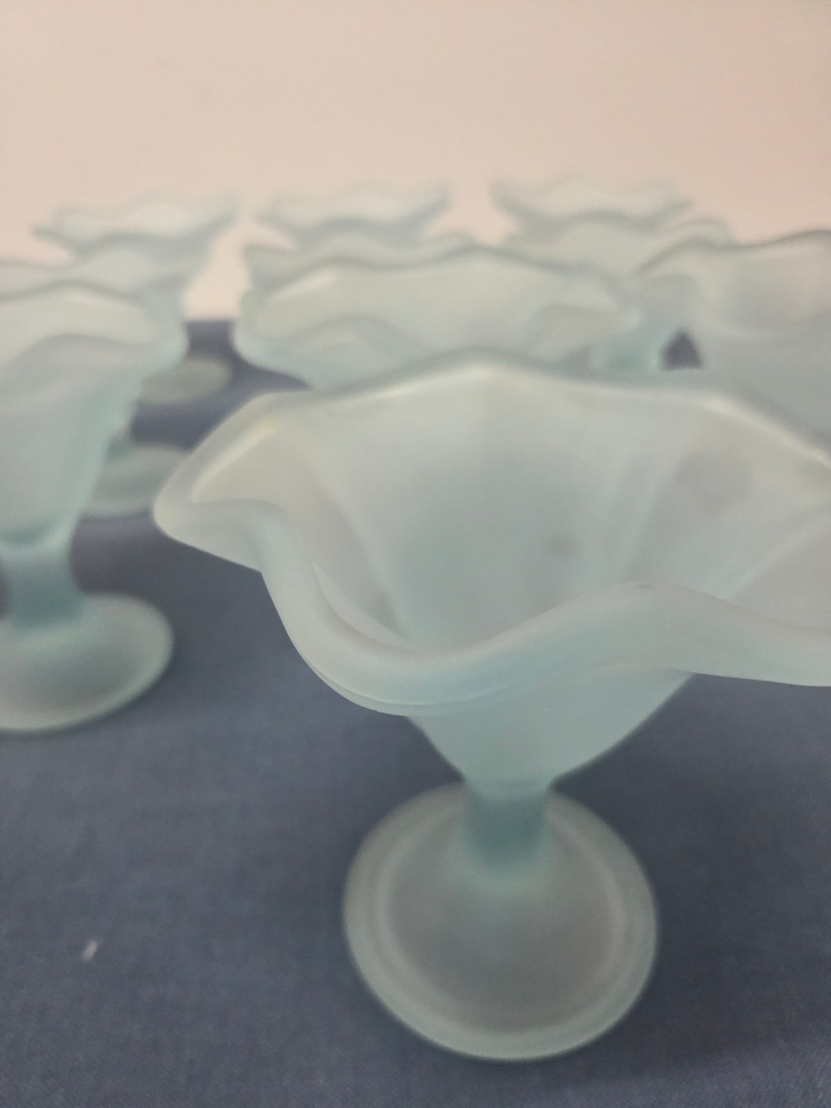 Set de 10 Copas de Cristal Satinado Azul Celeste – Diseño Tulipa Vintage