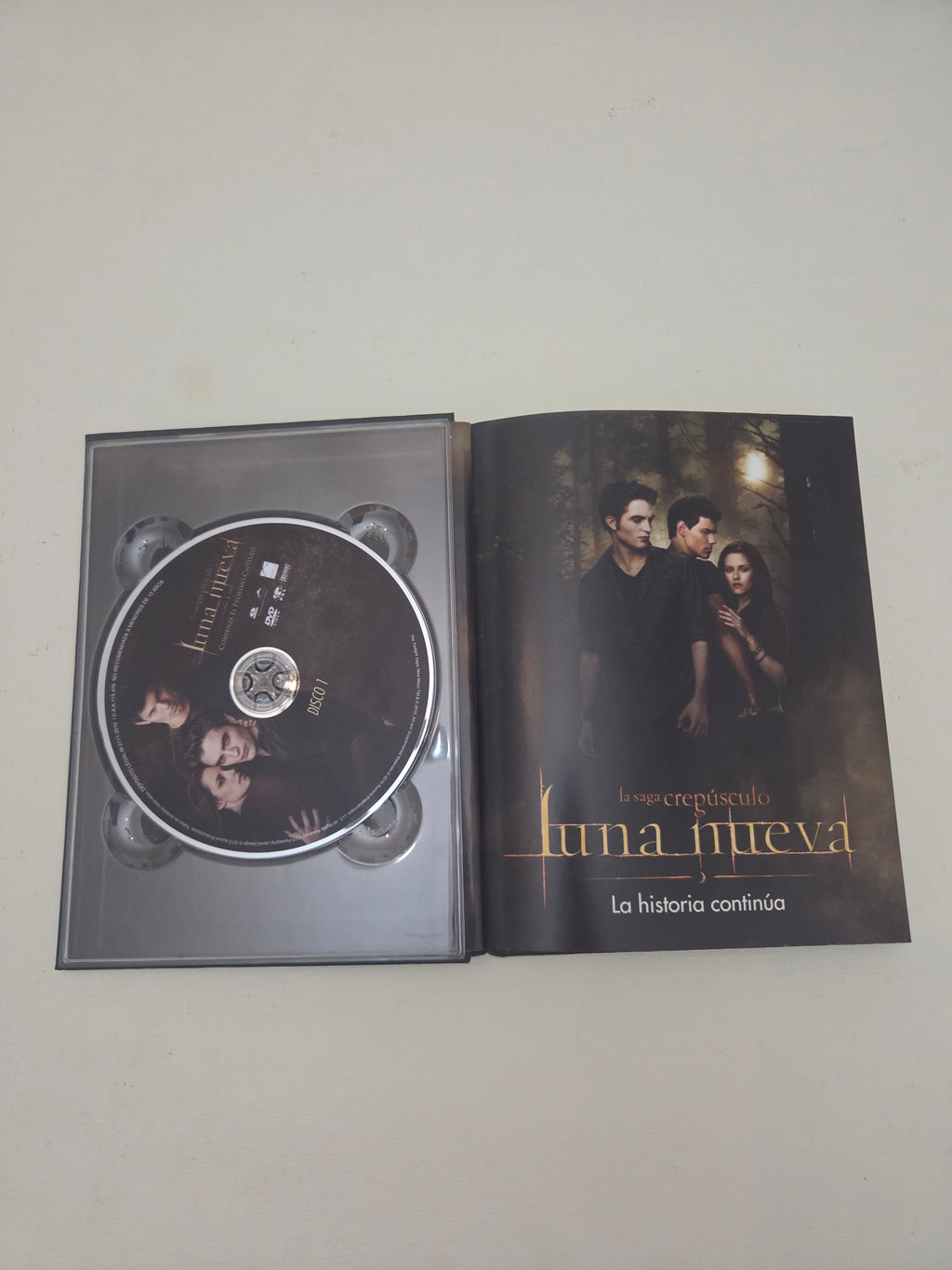La Saga Crepúsculo: Luna Nueva – Edición Especial 2 Discos (DVD + Libro / Digibook)