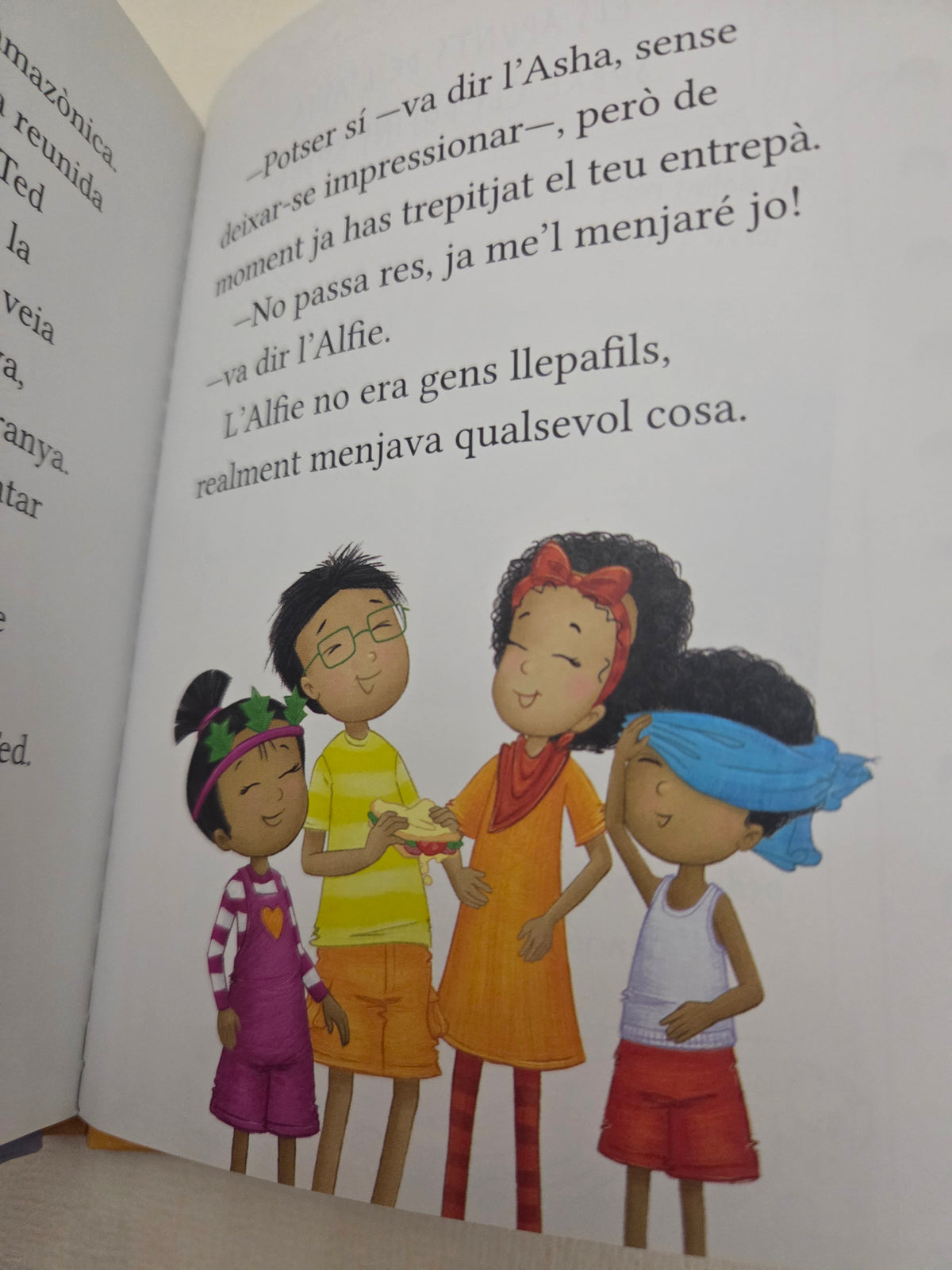 Les aventures dels bessons Treetop: Els bessons ajuden un dofí rosa – Cressida Cowell Edición en catalán