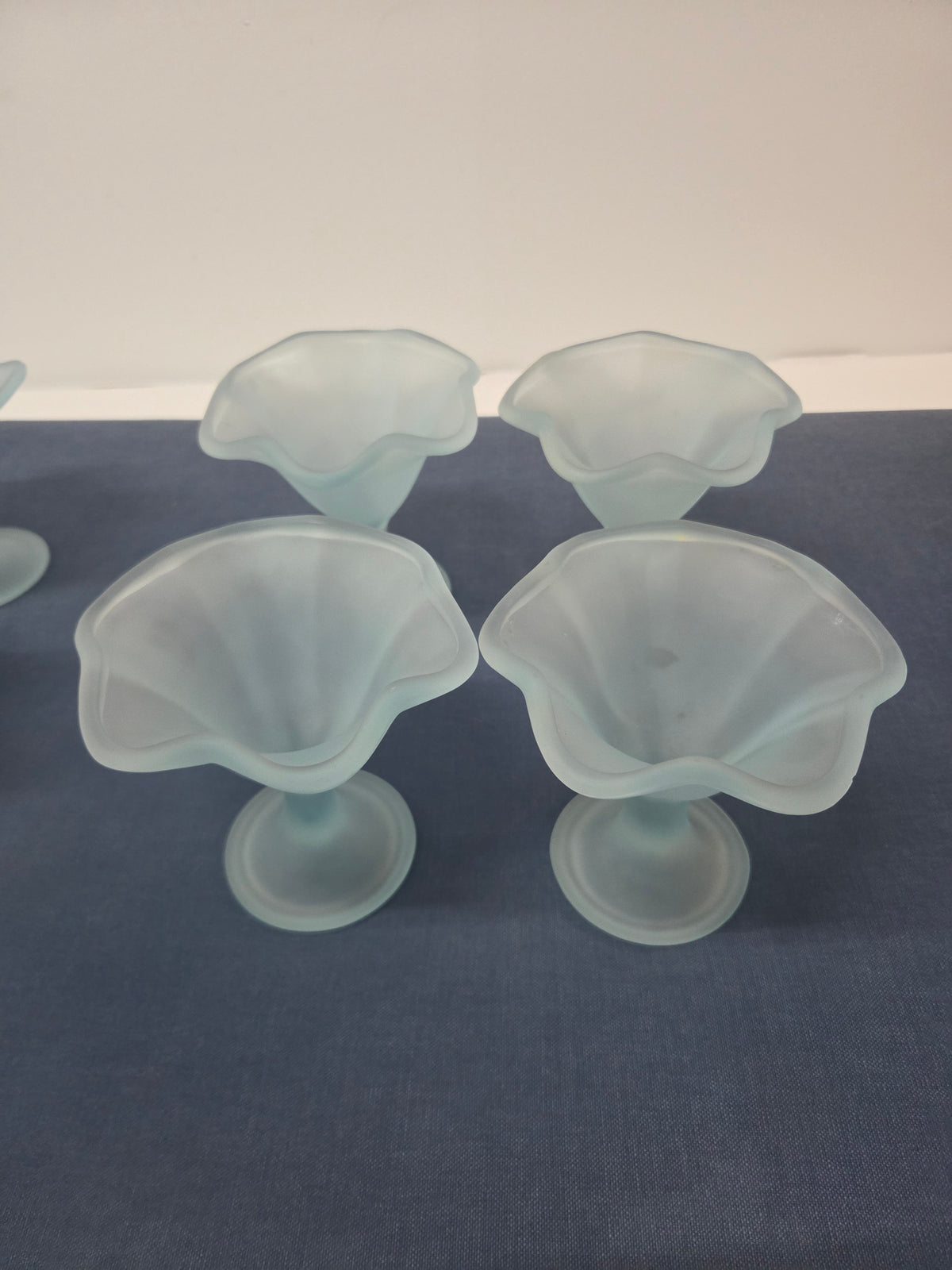 Set de 10 Copas de Cristal Satinado Azul Celeste – Diseño Tulipa Vintage
