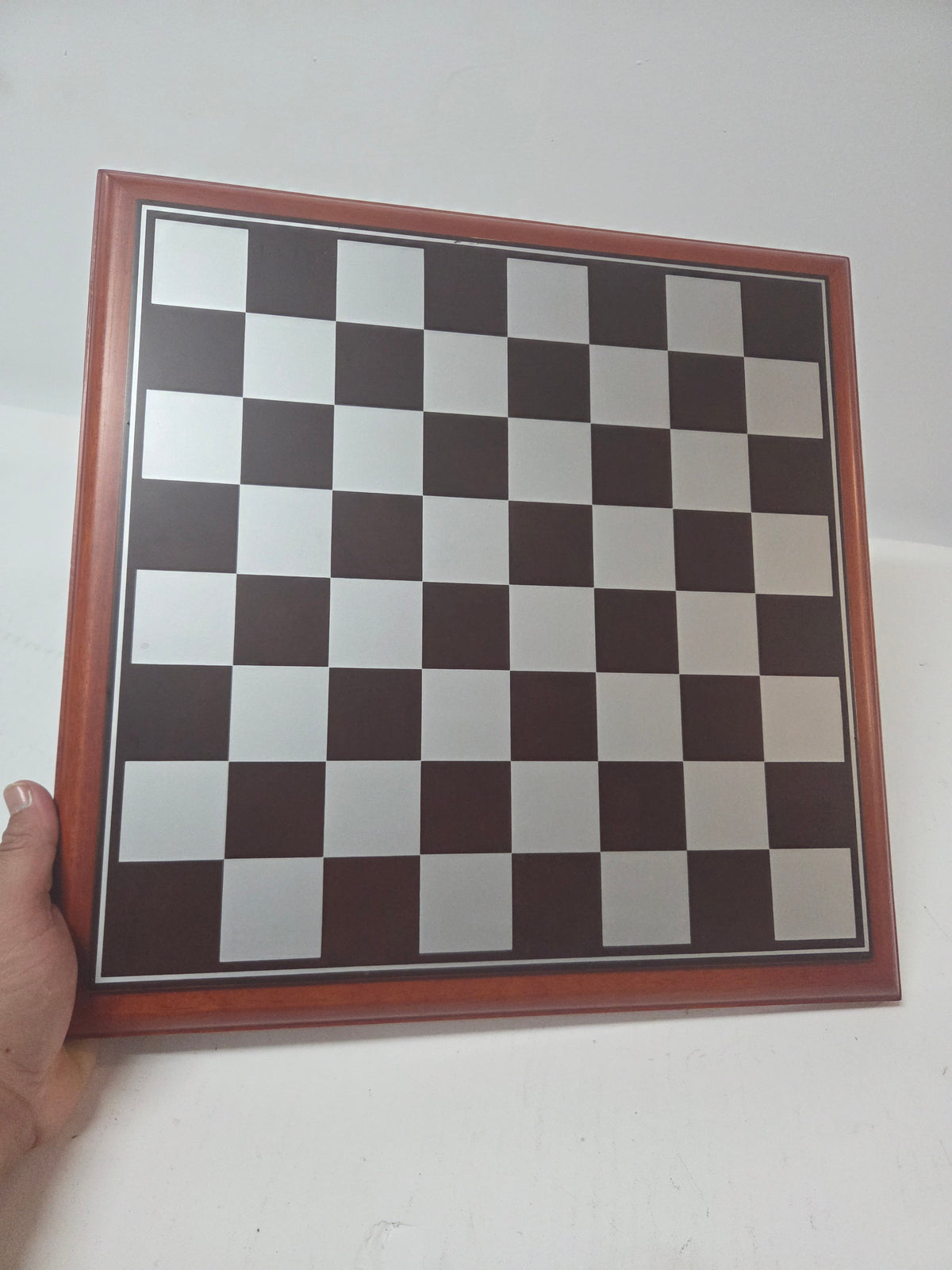 Tablero de Ajedrez con Marco de Madera Elegante