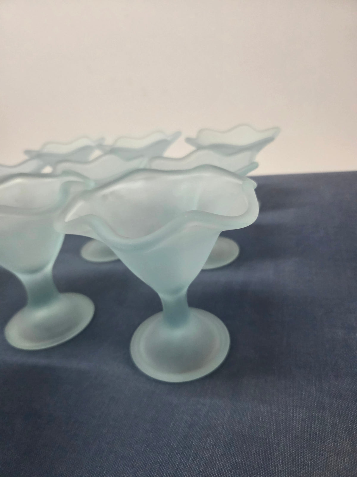 Set de 10 Copas de Cristal Satinado Azul Celeste – Diseño Tulipa Vintage