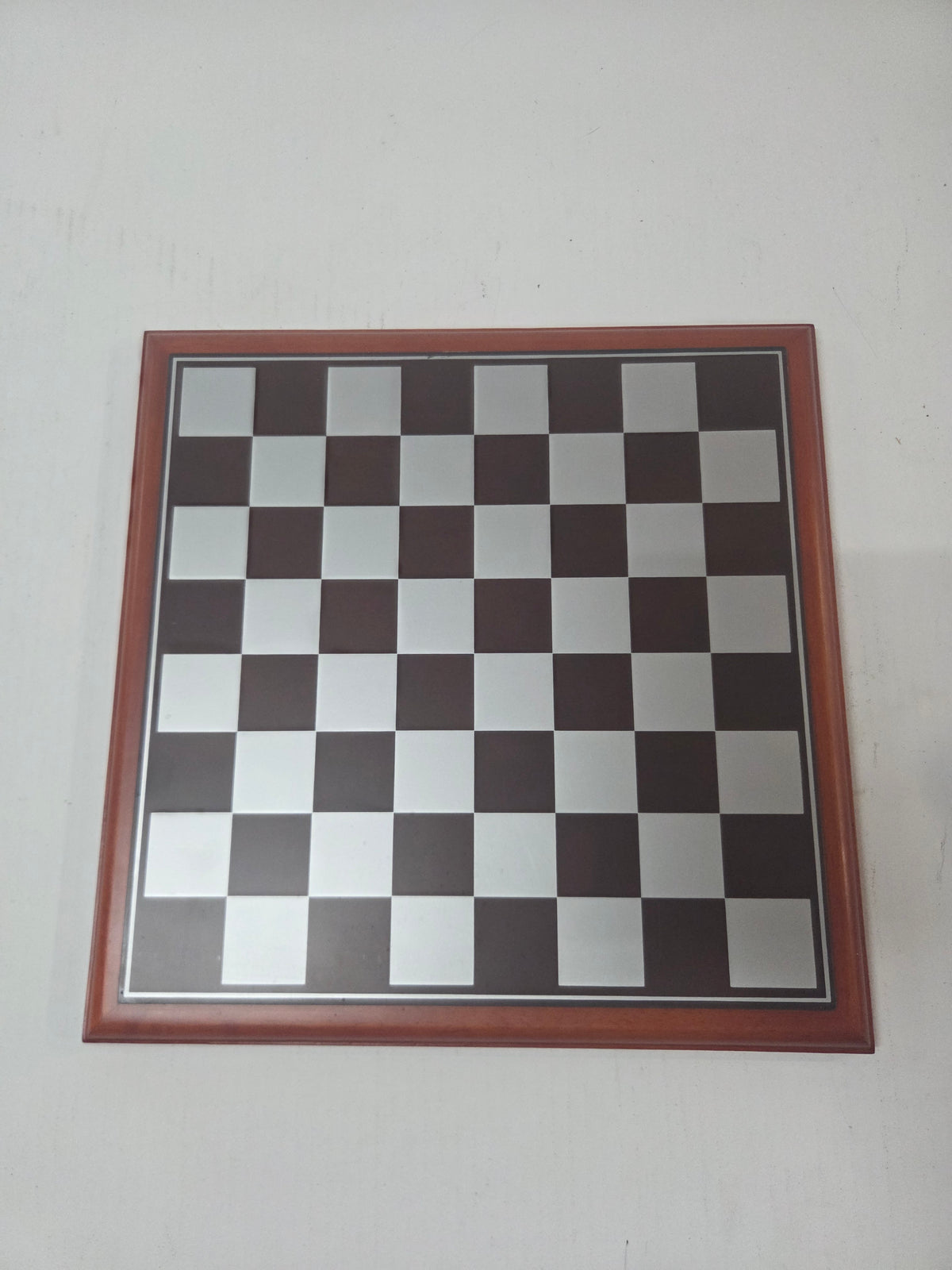 Tablero de Ajedrez con Marco de Madera Elegante